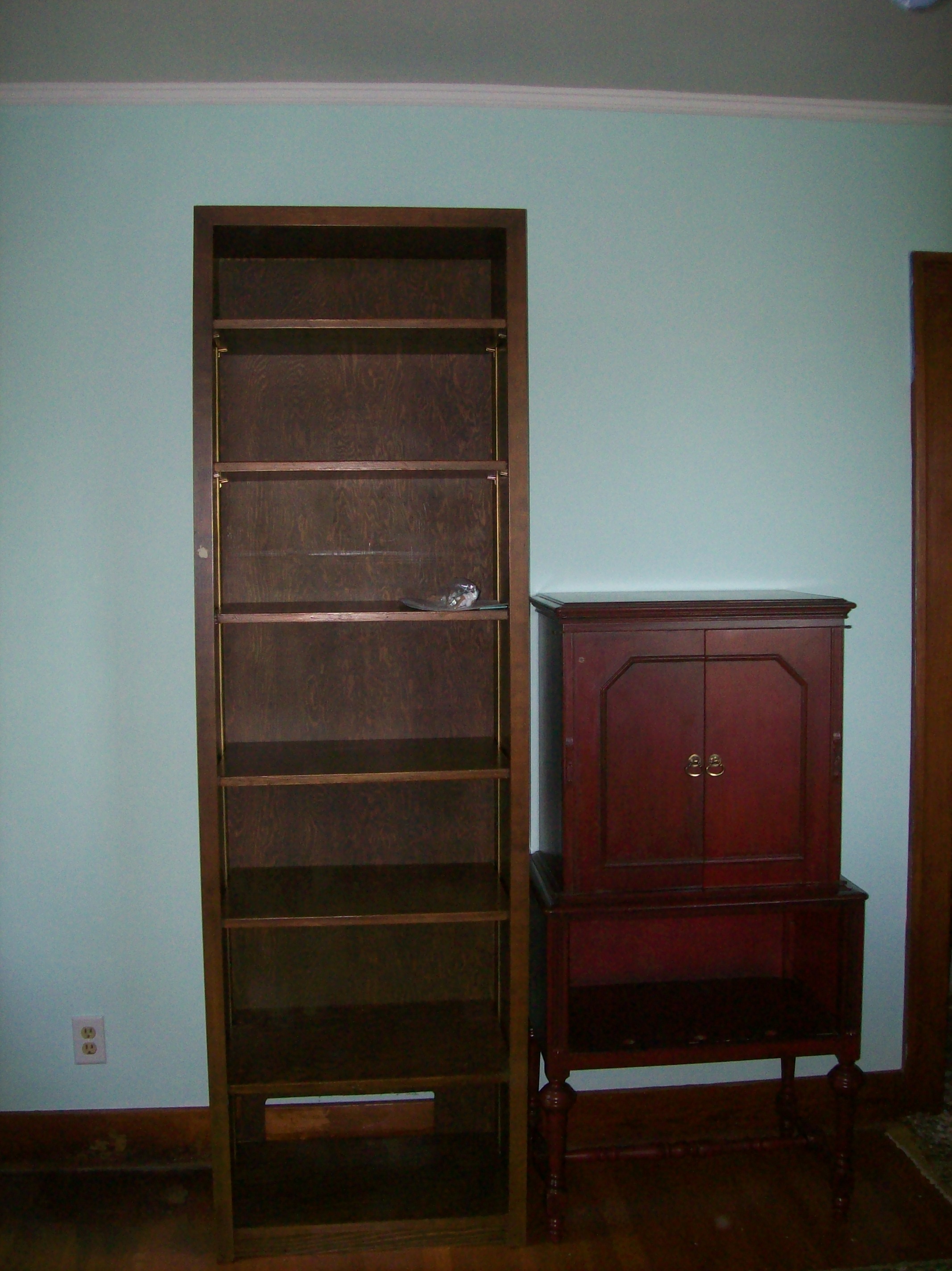 The red cabinet used to be a radio cabinet that I clean and finished with a antique red 40 years ago. The shelving unit is a cabinet that was made for me by Herm Gritter years ago. I wish he was still with us so that I could ask him to build me book case for all my quilt books.